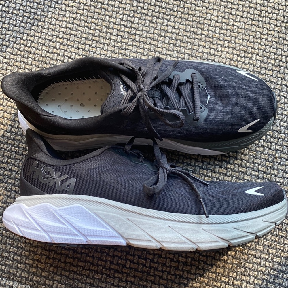 🪩BRAND NEW🪩 HOKA ARAHI running shoes